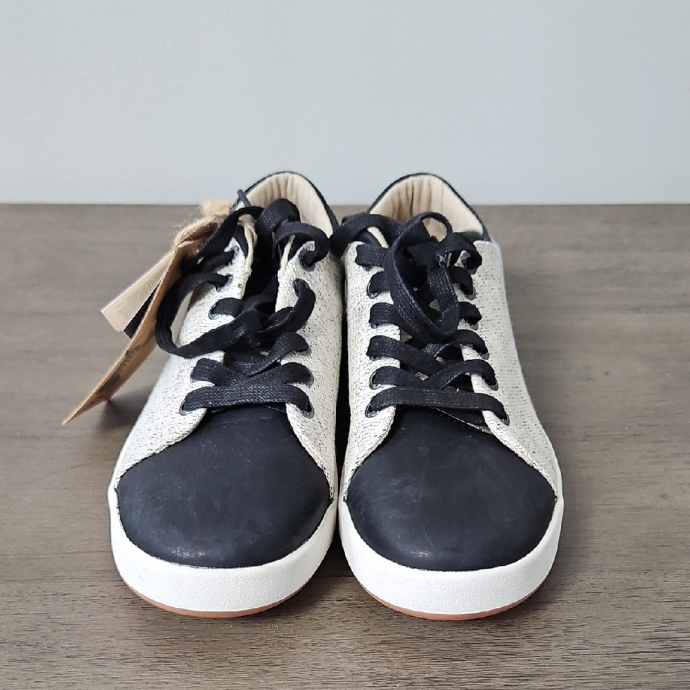 Kodiak Black and White Women's Sneakers